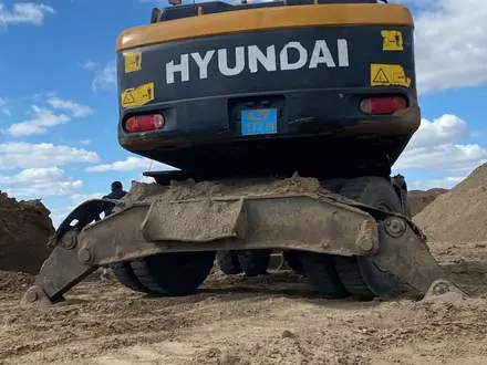 Hyundai  R210W 2011 года за 22 000 000 тг. в Астана – фото 2