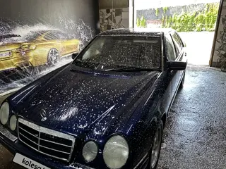 Mercedes-Benz E 230