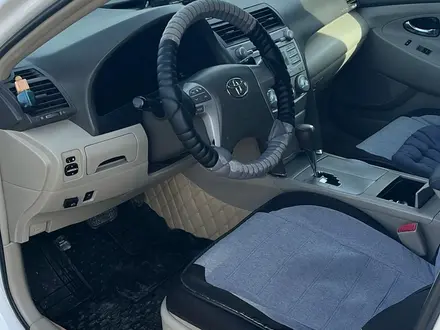 Toyota Camry 2011 года за 7 300 000 тг. в Атырау – фото 11