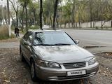 Toyota Camry 1998 года за 3 200 000 тг. в Алматы – фото 2