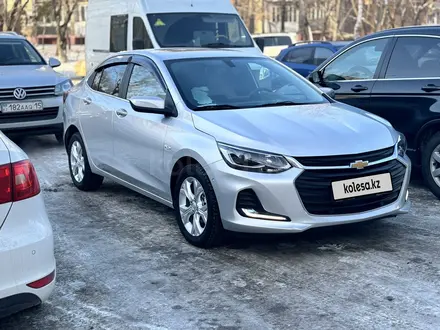 Chevrolet Onix 2023 года за 7 800 000 тг. в Петропавловск – фото 2