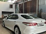 Toyota Camry 2019 года за 15 990 000 тг. в Тараз – фото 2