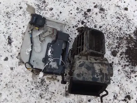 Корпус печки. Моторчик печки радиатор печки. Subaru outback за 10 000 тг. в Алматы – фото 2