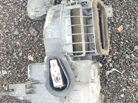 Корпус печки. Моторчик печки радиатор печки. Subaru outback за 10 000 тг. в Алматы – фото 3