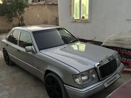 Mercedes-Benz E 200 1993 года за 1 500 000 тг. в Актау – фото 4