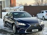 Lexus ES 300h 2019 годаfor19 700 000 тг. в Алматы