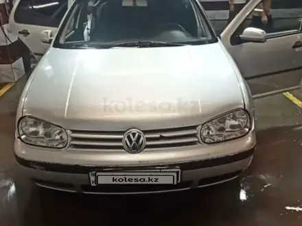 Volkswagen Golf 2001 года за 2 200 000 тг. в Астана