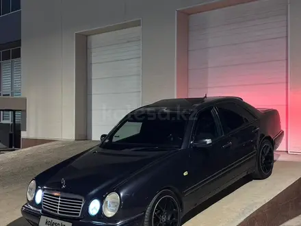 Mercedes-Benz E 420 1997 года за 3 300 000 тг. в Жанаозен – фото 2