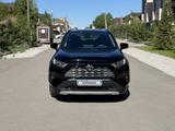 Toyota RAV4 2021 года за 12 800 000 тг. в Астана – фото 2