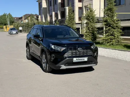 Toyota RAV4 2021 года за 12 800 000 тг. в Астана