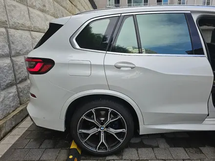 BMW X5 2022 года за 32 500 000 тг. в Алматы – фото 5