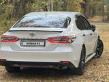 Toyota Camry 2021 года за 13 400 000 тг. в Тараз – фото 3