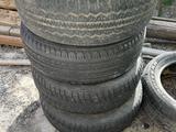 Шины 225/70 R16.2 шт летние 2 шт липучки за 11 000 тг. в Актобе