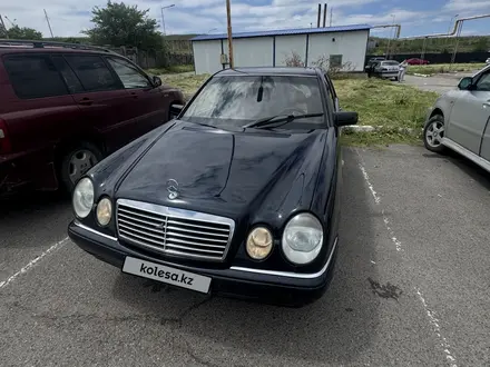 Mercedes-Benz E 320 1998 года за 3 000 000 тг. в Алматы