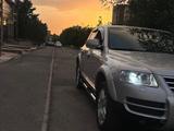 Volkswagen Touareg 2004 года за 3 350 000 тг. в Шымкент – фото 2