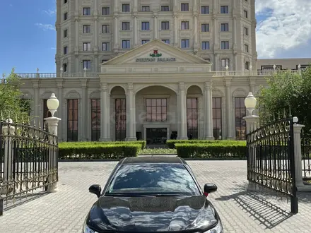 Toyota Camry 2022 года за 16 800 000 тг. в Атырау – фото 3