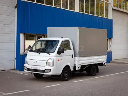 Hyundai  Porter Бортовой с каркасом и тентом 2026 года за 14 500 000 тг. в Актобе