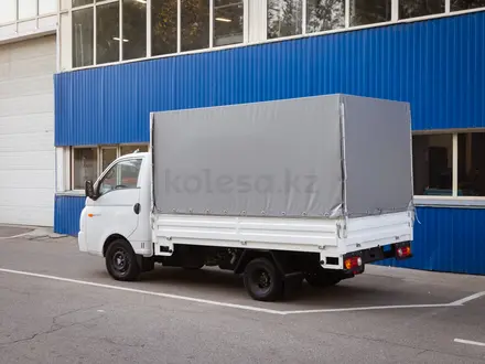 Hyundai  Porter Бортовой с каркасом и тентом 2026 года за 14 500 000 тг. в Актобе – фото 3