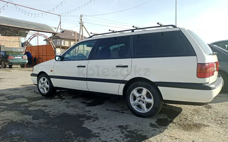 Volkswagen Passat 1994 годаүшін2 400 000 тг. в Тараз