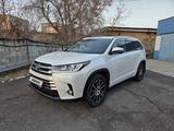 Toyota Highlander 2017 года за 17 900 000 тг. в Павлодар