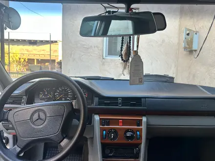 Mercedes-Benz E 220 1993 года за 2 100 000 тг. в Арысь – фото 8