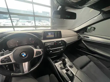BMW 520 2020 года за 21 200 000 тг. в Алматы – фото 26