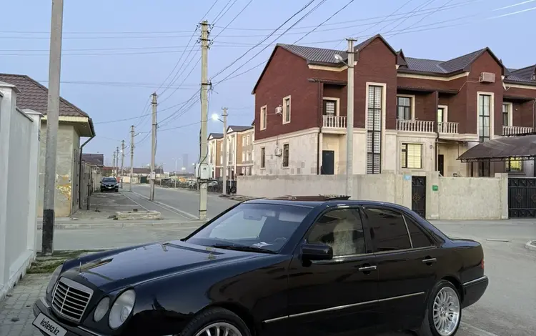 Mercedes-Benz E 320 1998 годаүшін2 300 000 тг. в Актау