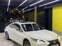 Lexus ES 250 2019 годаfor22 000 000 тг. в Астана