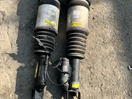 Амортизатор передние Мерседес W211 AMG 5.5 Kompressor за 23 000 тг. в Алматы