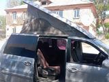 Kia Carnival 2002 годаүшін1 300 000 тг. в Жезказган