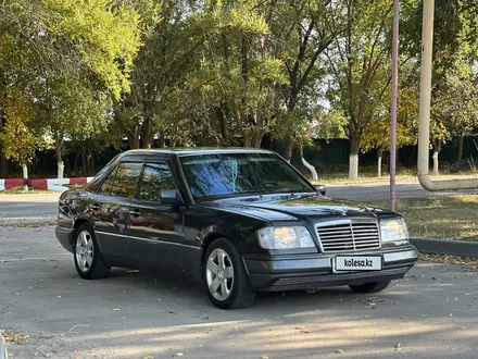 Mercedes-Benz E 280 1993 года за 2 500 000 тг. в Алматы