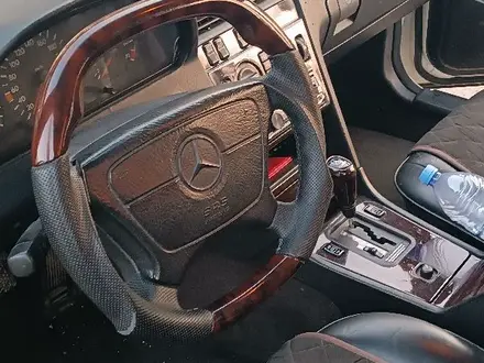 Mercedes-Benz C 200 1995 года за 3 250 000 тг. в Шымкент – фото 2