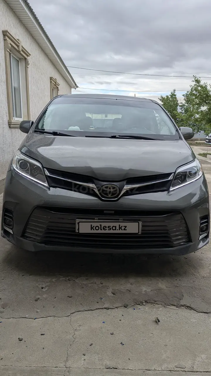 Toyota Sienna, 2012