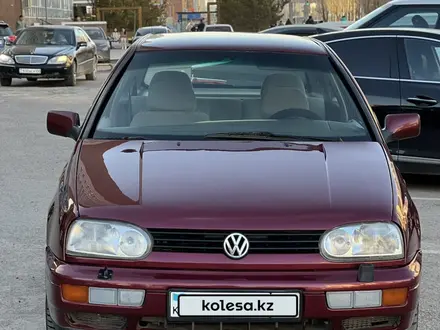 Volkswagen Golf 1996 года за 1 600 000 тг. в Астана