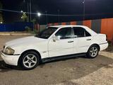 Mercedes-Benz C 180 1995 годаүшін950 000 тг. в Уральск – фото 4