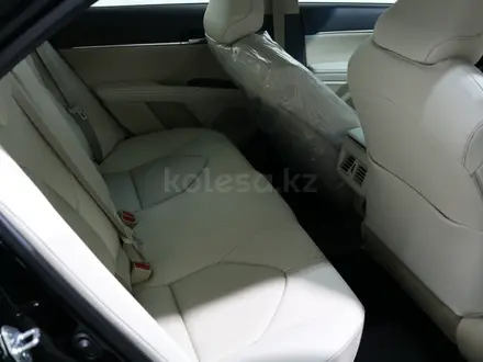 Toyota Camry Prestige 2023 года за 18 700 000 тг. в Актобе – фото 15