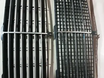 Мерседес 124 решетка радиатор (вставка) за 6 000 тг. в Алматы
