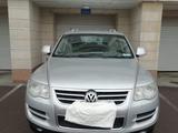 Volkswagen Touareg 2007 года за 7 500 000 тг. в Астана