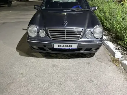 Mercedes-Benz E 320 2000 года за 3 900 000 тг. в Актау – фото 4