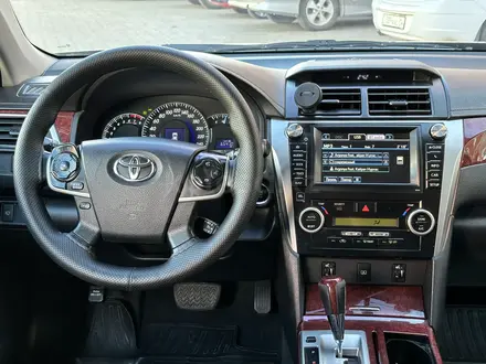 Toyota Camry 2013 года за 10 500 000 тг. в Актобе – фото 25