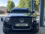 Volkswagen Touareg 2006 года за 5 800 000 тг. в Шымкент – фото 2