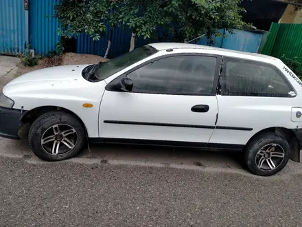 Mazda 323 1997 года за 1 200 000 тг. в Алматы – фото 2