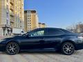 Toyota Camry 2021 года за 14 300 000 тг. в Актау – фото 2