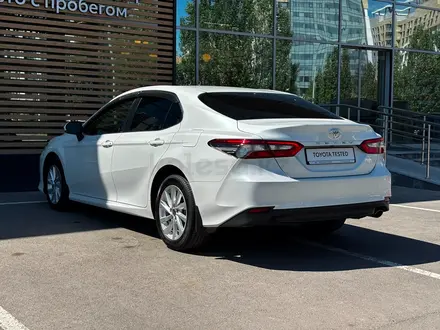 Toyota Camry 2023 года за 14 150 000 тг. в Астана – фото 2