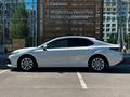 Toyota Camry 2023 года за 14 150 000 тг. в Астана – фото 3