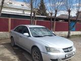 Hyundai Sonata 2006 года за 2 200 000 тг. в Астана – фото 2