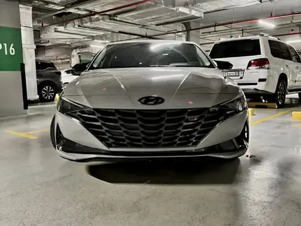 Hyundai Elantra 2021 года за 8 500 000 тг. в Караганда