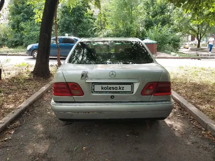 Mercedes-Benz E 230 1996 года за 1 750 000 тг. в Алматы – фото 4