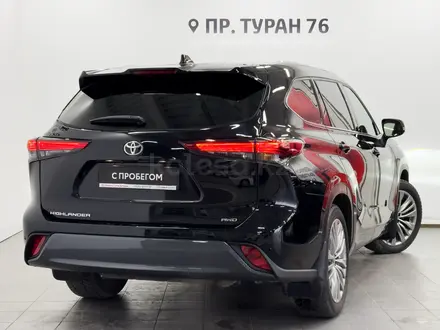 Toyota Highlander 2022 года за 32 000 000 тг. в Астана – фото 20