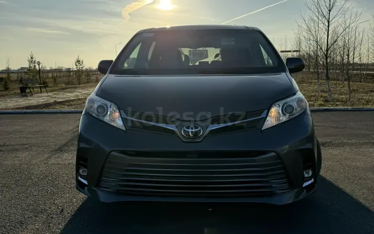 Toyota Sienna 2018 года за 14 700 000 тг. в Актобе